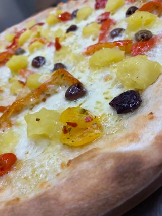 PIZZA AL PIATTO BIANCA -  PATATE E PEPERONI