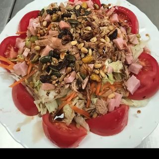 Ensalada de jamón y frutos secos 