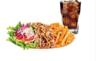 Plato kebab+ensalada+patatas+ lata