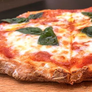 Pinsa Margherita   (30 cm. X 20 cm.)