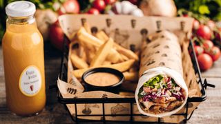 Duży lawasz "Modro Moja", frytki 200g, sos, lemoniada