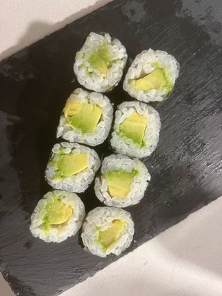 Maki De Aguacate (8 Pzs.)