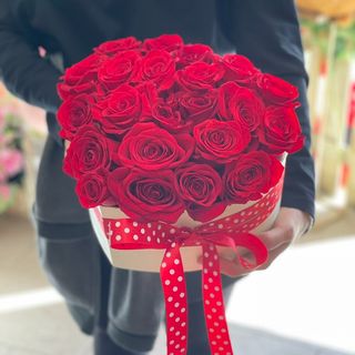 Crveni box sa ružama