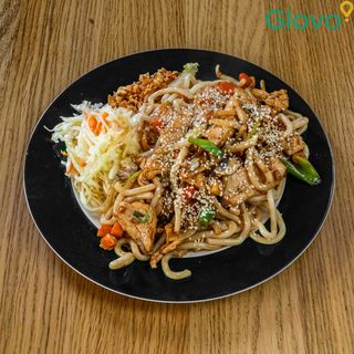 Udon smażony z kurczakiem