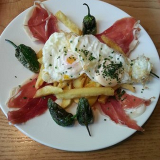 Huevos Rotos Con Patatas