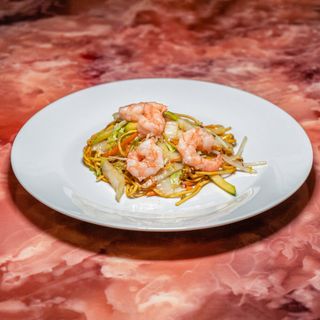 Tagliolini cinesi saltate con verdure e gamberi