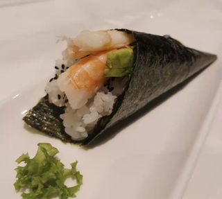 382.Temaki gamberi cotto 1 pezzo