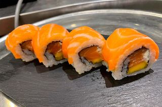 Salmón Uramaki 4pzs.