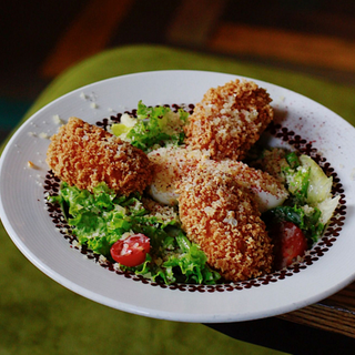 САЛАТ ЦЕЗАР З КОТЛЕТКАМИ ПО - КИІВСЬКИ 