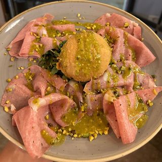 Bomba fritta con mortadella