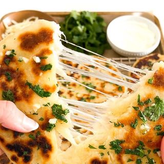 Cheese naan