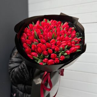 101 червоний тюльпан в упакуванні  №58