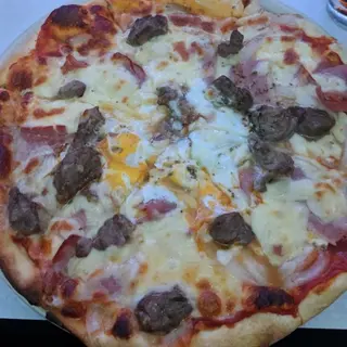 Pizza Dom Manuel Média