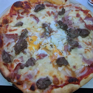 Pizza Dom Manuel Média