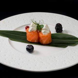 85. Gunkan salmone Philadelphia