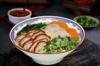 Lamian con pato  laqueado