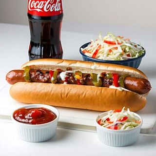 Хот-дог кебапче и сос + салата по избор  + Кока Кола Кен