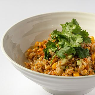 Жареный рис с овощами