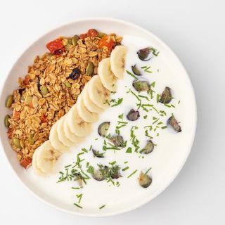 Гранола с йогуртом