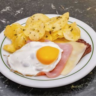 Prego em Prato com Ovo