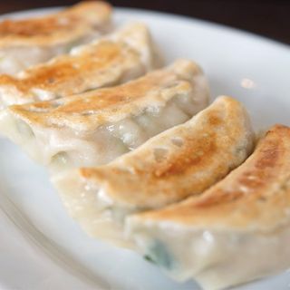 Gyoza de cerdo a la plancha (6u)