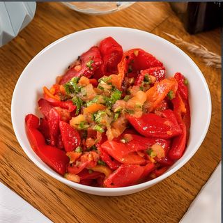 Salată de ardei copți în casă