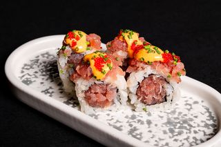 108. Uramaki spicy tonno