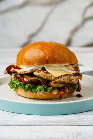 Куриный стейк-бургер