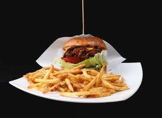 Бургер с бавно печено дърпано свинско (350г)