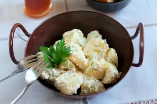 Patatas Fritas Con Alioli (Ración)
