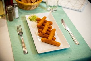 Mozarella învelit în pesmet crocant