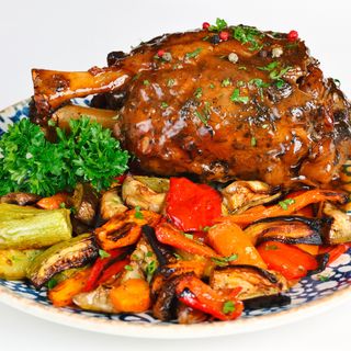 Свински джолан с печени зеленчуци-650гр