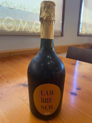 Lambrusco rosso ‘’Dell Emilia’’. 