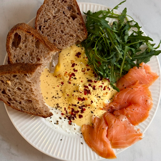 Jajko Poche z Łososiem