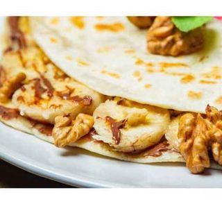 Piadina de crema de chocolate con platano y nueces