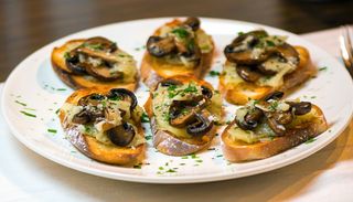 Bruschete cu hribi la cuptor