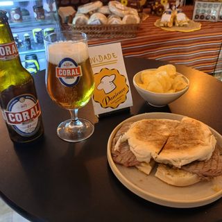 Prego no Bolo do Caco com Carne da Vazia