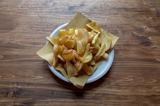 Patate fritte con la buccia