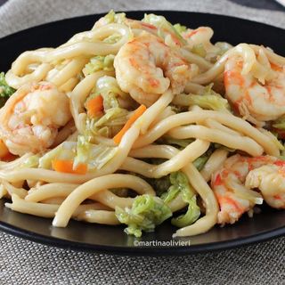 021 Udon saltato con gamberi e verdure