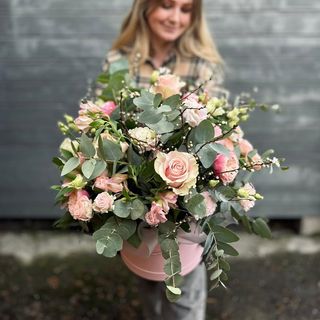 Duży box z mieszanych kwiatów