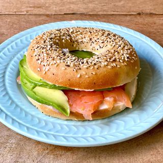 Bagel Queijo Creme, Salmão & Abacate / Cream cheese, Salmon & Avocado