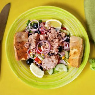 Salată Curtea Veche cu ton