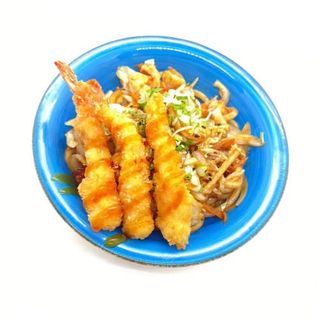  Ebi Udon Frito Con Verduras Y Gambas虾乌冬盖炸虾