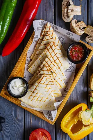 Кесадилья с курицей. (350г)