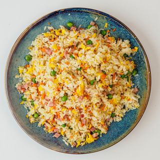 Arroz frito tres delicias