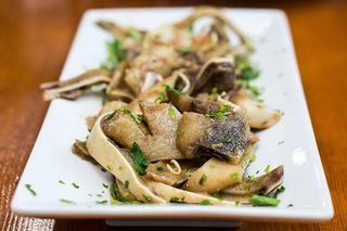 Свински уши с чесън