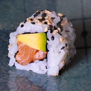 61. Salmón Roll (8 Pzs.)