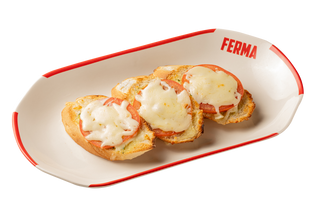 Чесночный хлеб с томатом и сыром (120г)