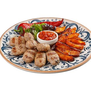 Босненски чебапчета с хайдушка гарнитура (400г)