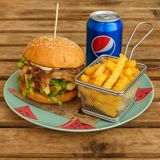 Бургер Порки (300г) + Пържени Картофи + Пепси